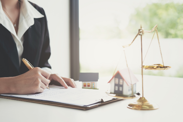 Hire a Real Estate Lawyer